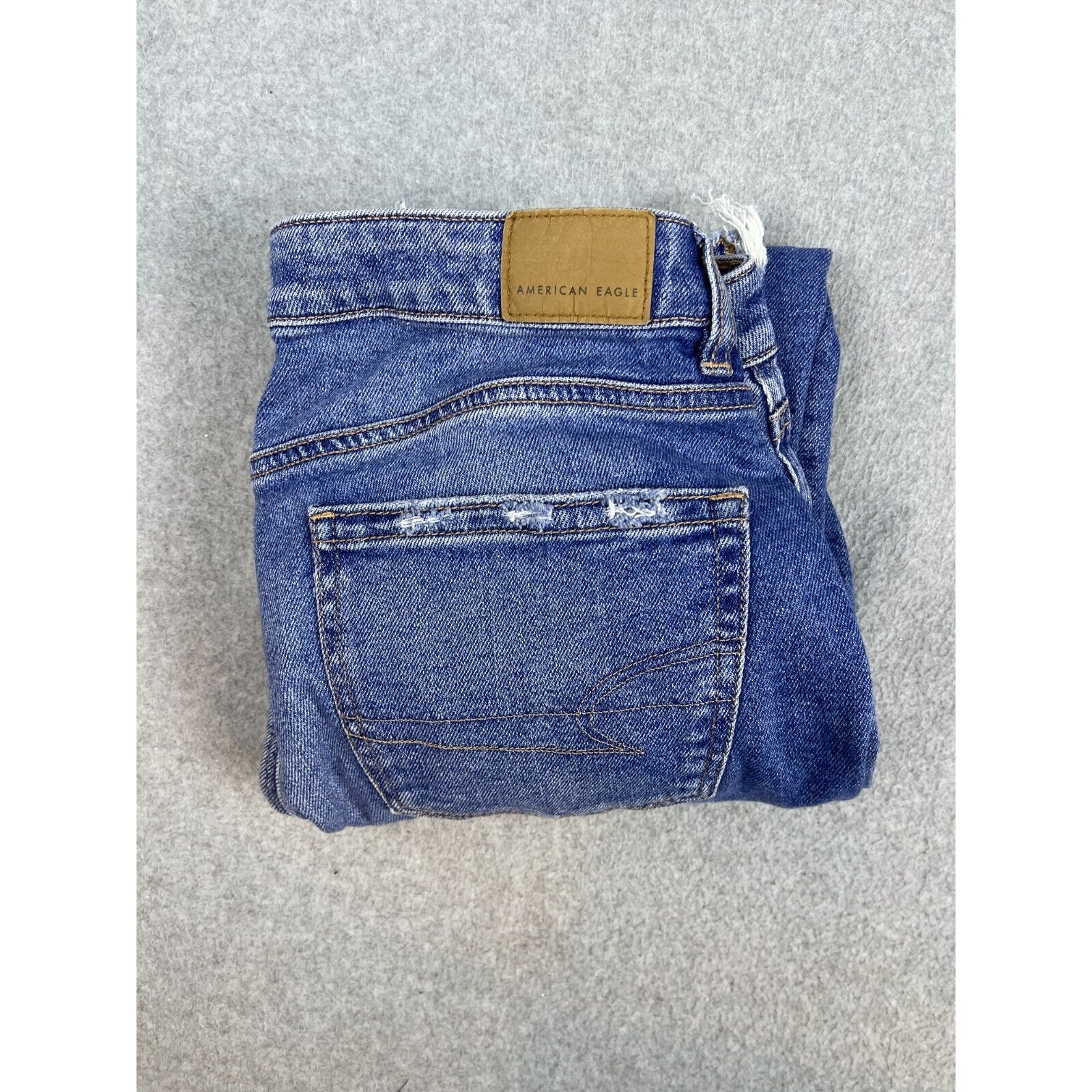 American Eagle Mom Jean Women's 6 Blue Distressed Denim Measures 28x26